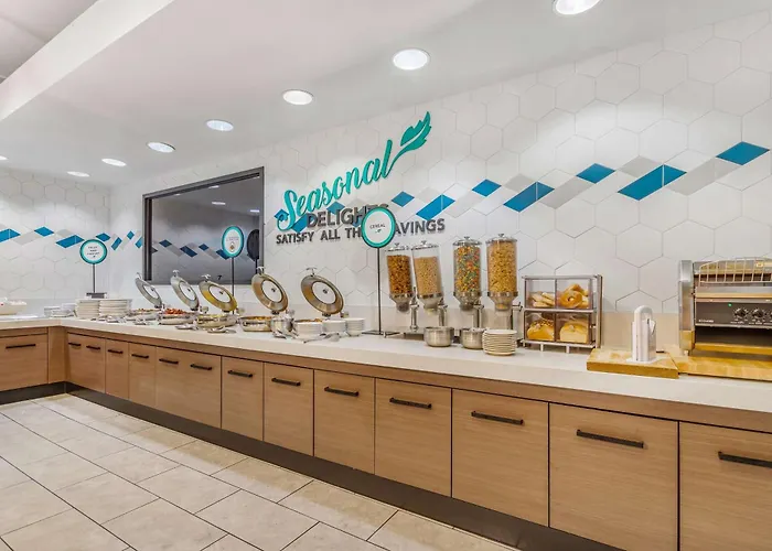 Embassy Suites By Hilton Detroit Metro Airport